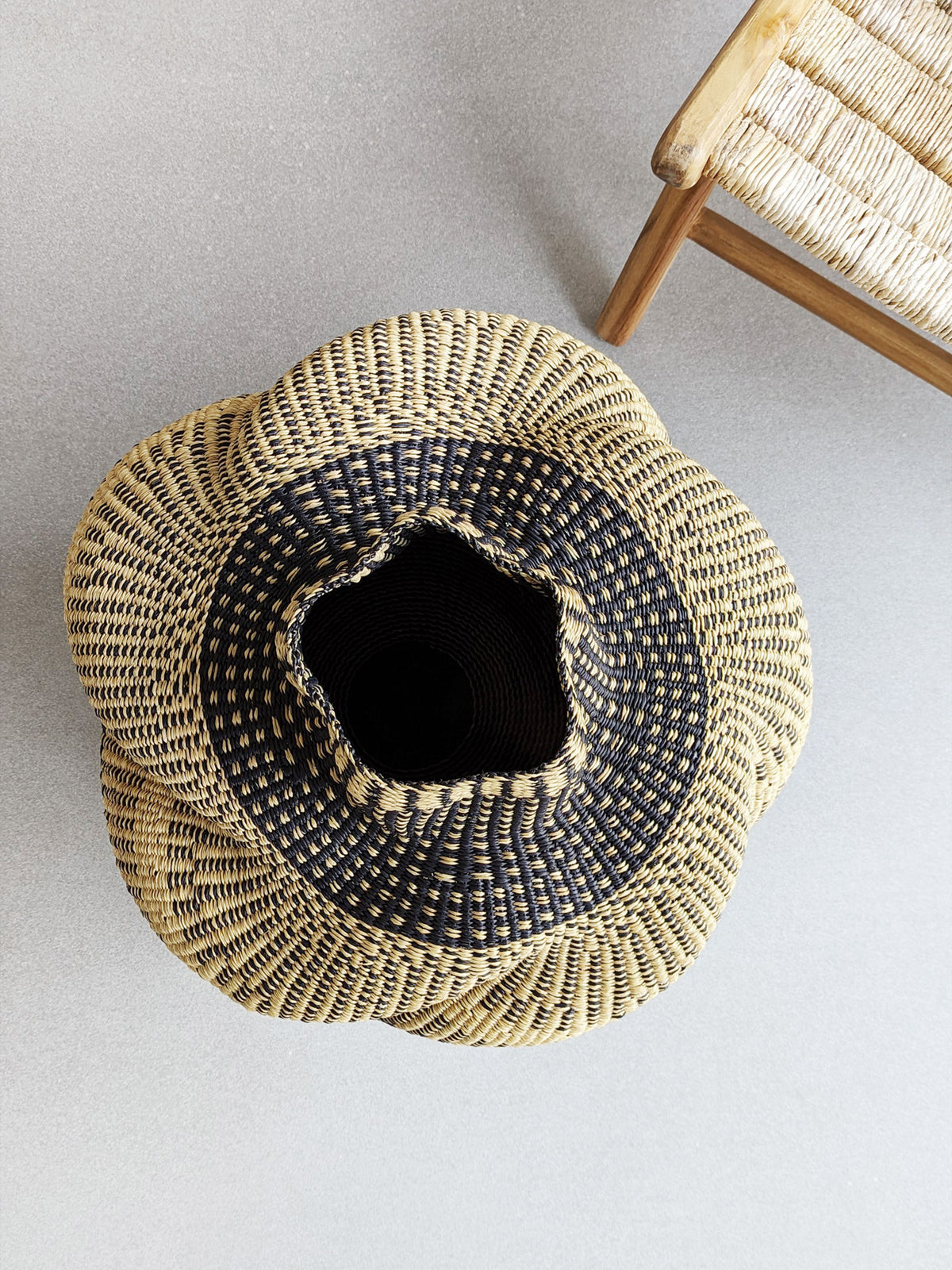 Artisan Basket Large - Yoomeliga Yure 01