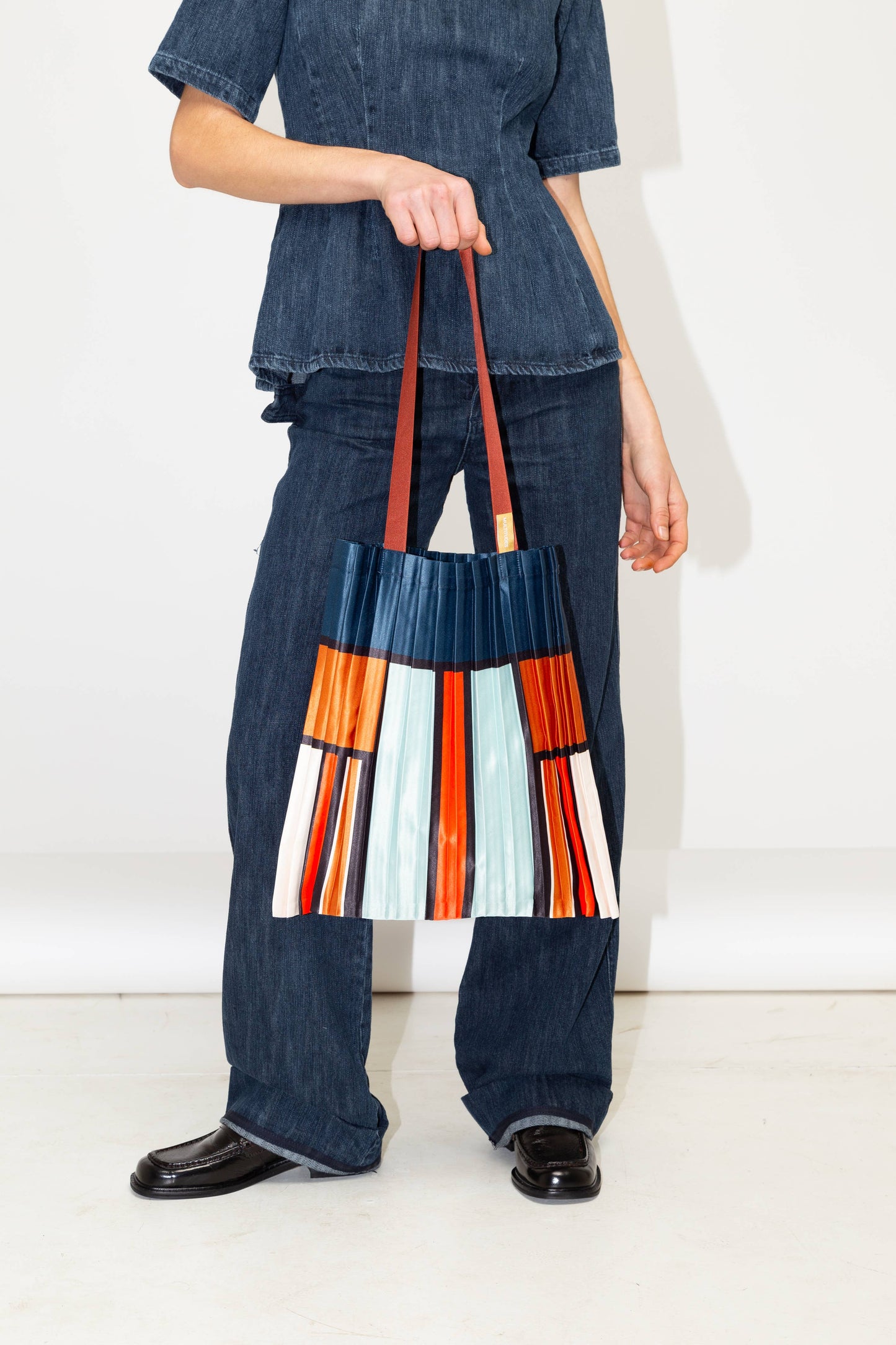 CHIA SATIN TOTE BAG - Multitudes